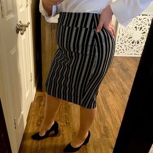 NWT- BLACK AND WHITE STRIPED PENCIL SKIRT
